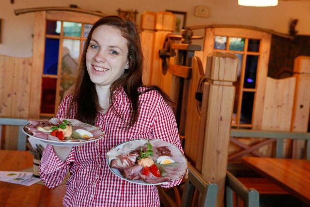 Datei:Gatterer Heuriger weinfranz.jpg