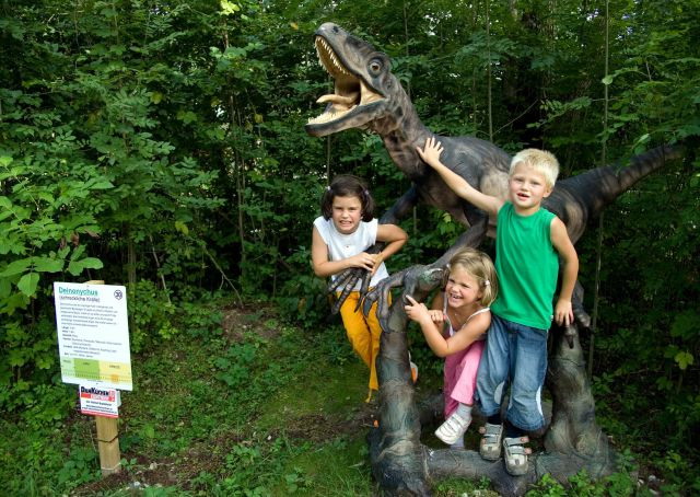 Datei:Kinder+papasaurier.jpg
