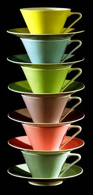 Datei:Tassenturm Lilienporzellan.jpg