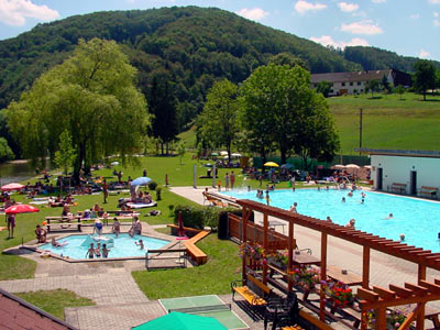 Datei:Freibad Rabenstein.jpg