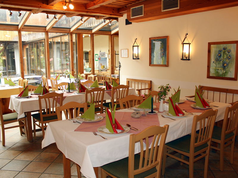 Datei:SH Wintergarten Innenhof Ostern8.jpg