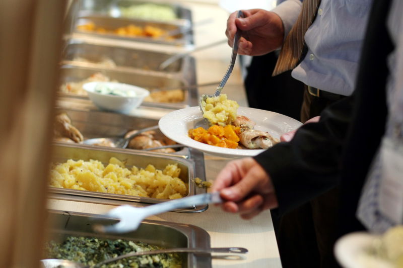 Datei:SH Buffet Betrieb WF.jpg