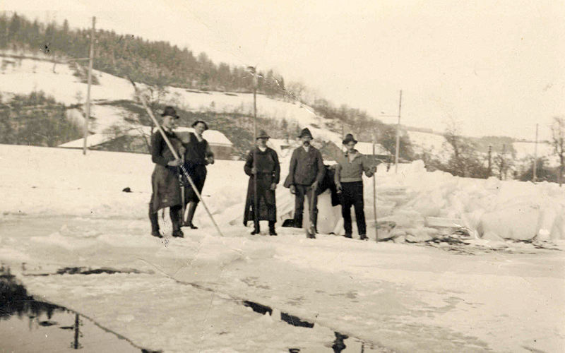 Datei:Arbeiten amEisteich.jpg