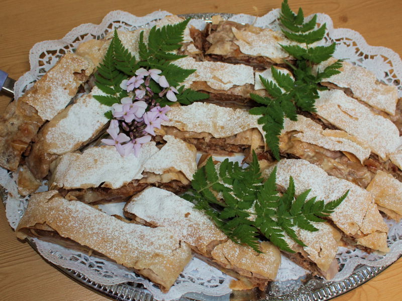 Datei:SK Apfelstrudl hausgem.jpg