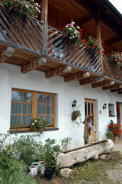 Datei:SD Holzbrunnen Ferienhaus.jpg