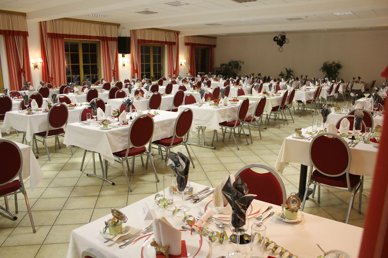 Datei:SD Teilansicht Bankett Talblick0.jpg