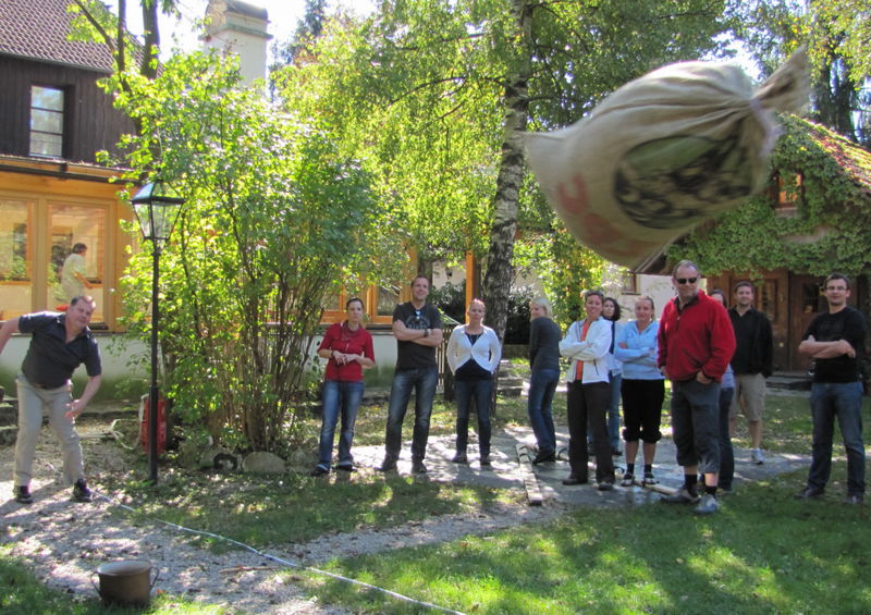 Datei:ALMO Heupinkelwerfen3.jpg