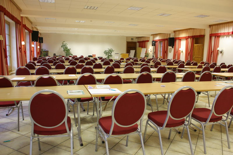 Datei:SD Saal Talblick Konf.jpg