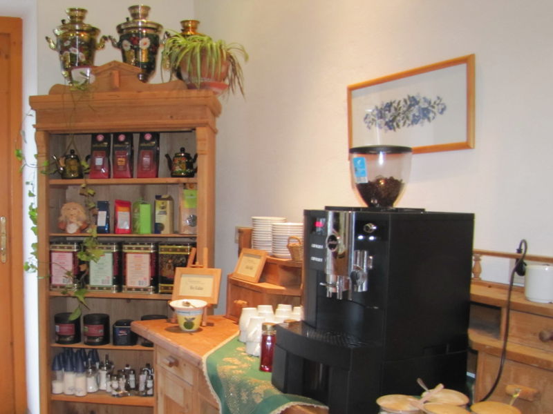 Datei:Früstück Kaffemaschine.jpg