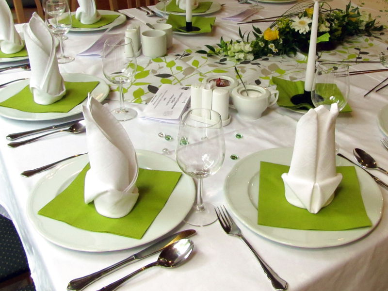 Datei:SH Wintergarten gedeckt.jpg