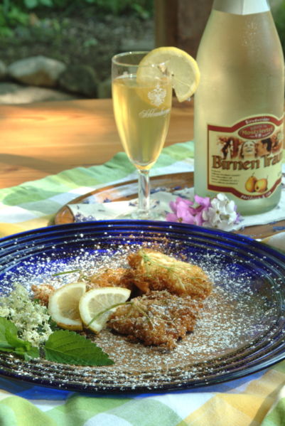 Datei:Hollerstrauben Birnsekt.jpg