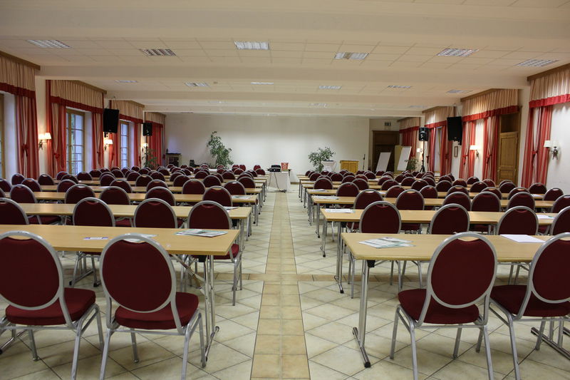 Datei:SD Saal Talblick Schulklasse.rJPG.jpg