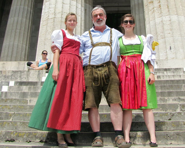 Datei:JW Johanna Ulli2011 Walhalla.jpg