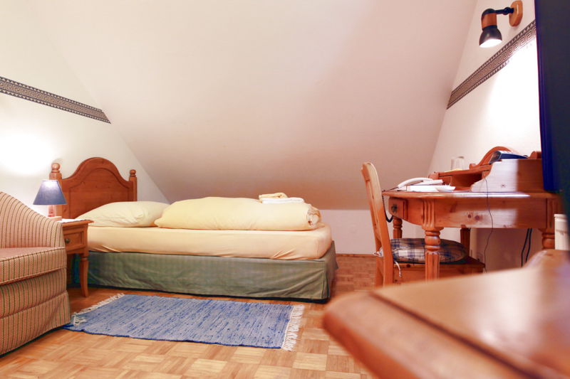 Datei:SH-Zimmer 12.jpg