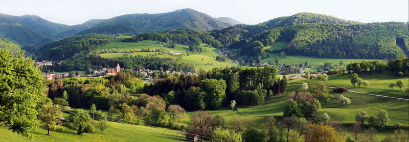 Datei:Kirchenberg Pannorama Frühling.jpg