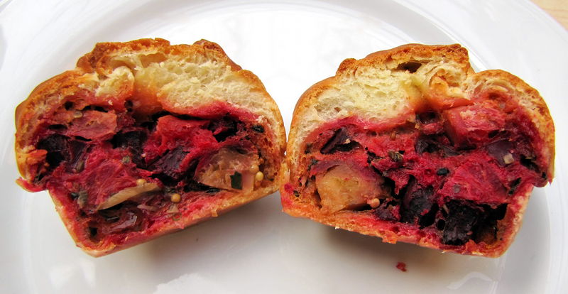 Datei:Rote Rübetaschen Aufgeschn.jpg