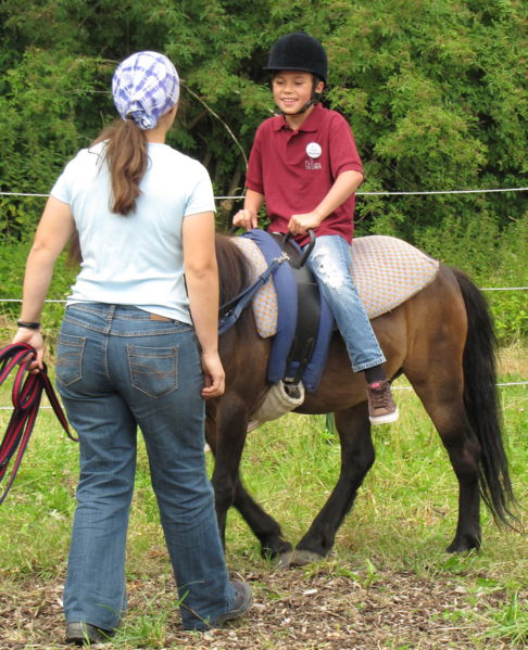 Datei:Kinder reiten.jpg