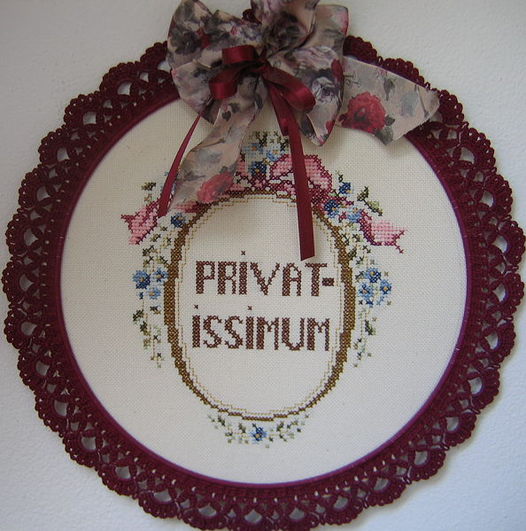 Datei:Schild Privatissimum.jpg