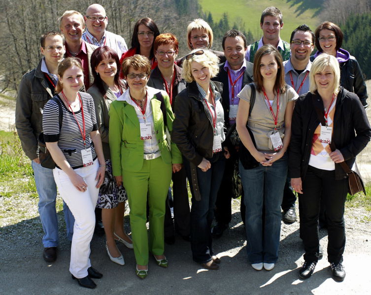 Datei:Gruppenfoto2 Dörfl.jpg