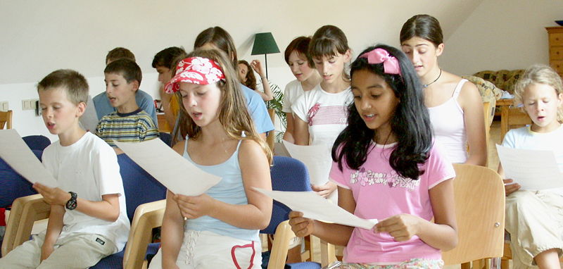 Datei:Gruppensingen mit Wirth2.jpg