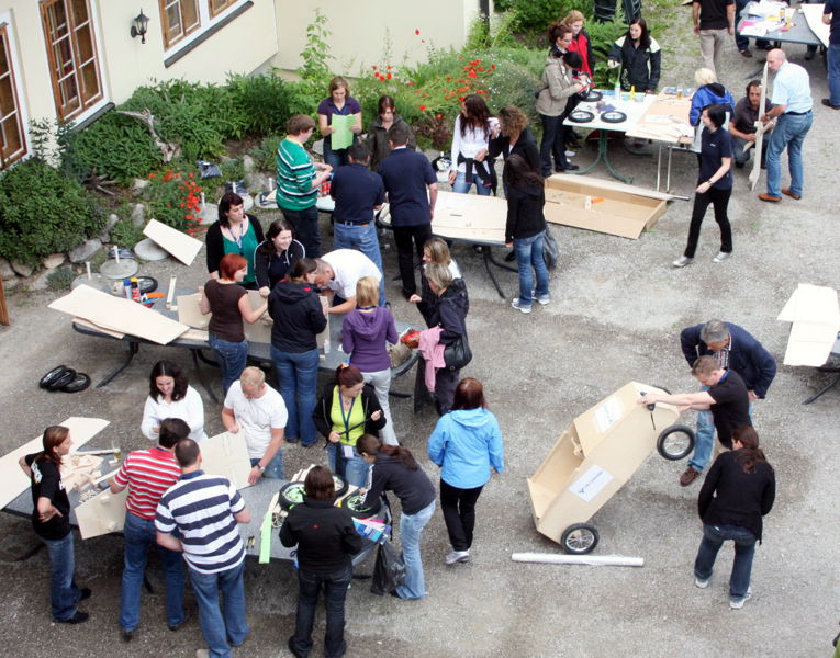 Datei:Mast-Seifenkistenbau Terr.jpg