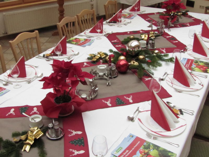 Datei:SH Weihnachtstisch.jpg