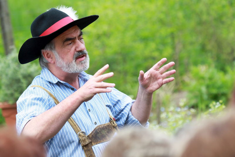 Datei:SG-JW Gartenführung 2010 WF.jpg