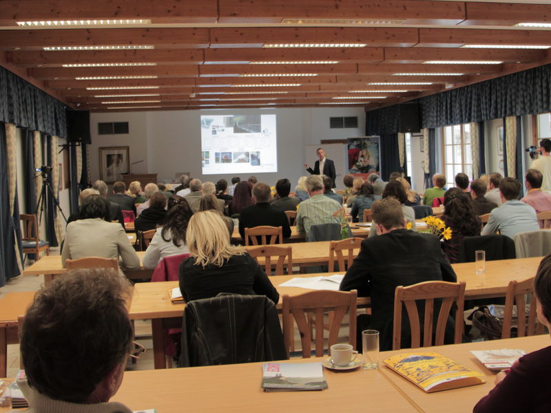 Datei:SH Saal König Nhak2015.JPG