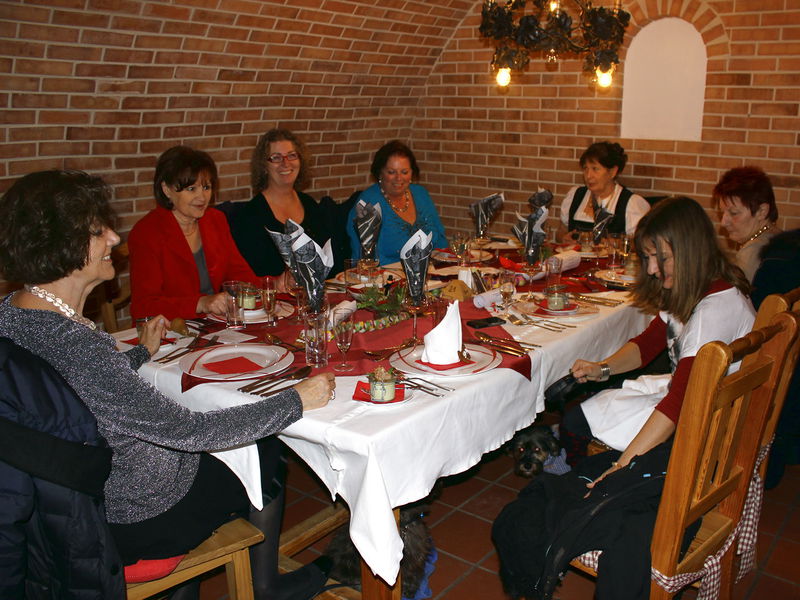 Datei:Frauengruppe Silvester2014.jpg