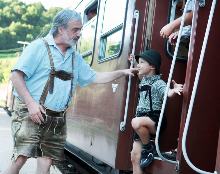 Datei:WF Zuganreise Kind JW.jpg