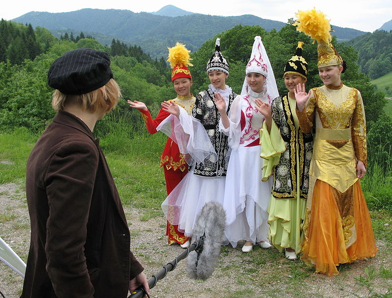 Datei:OW Fimaufnahmen Kirgisen.jpg