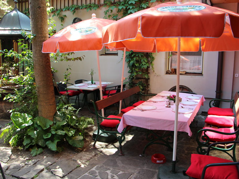 Datei:SH Innenhof Sommer2.JPG