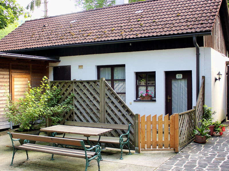 Datei:SH Pfortenhaus Zaun.jpg