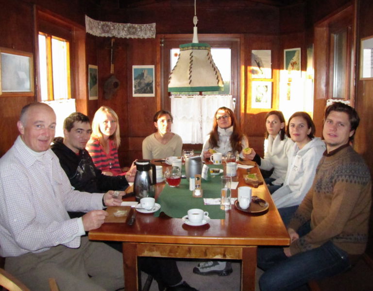 Datei:EST Frühstück Symposion.jpg