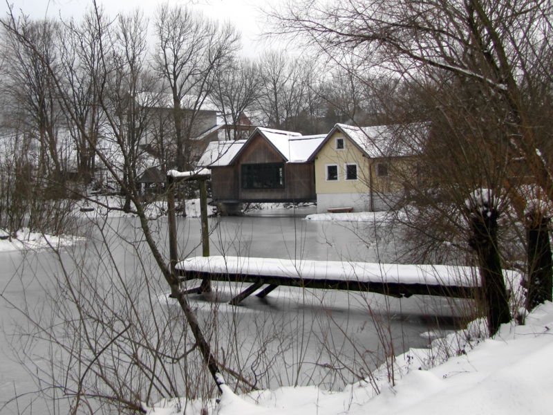 Datei:SH ST Teichbrücke Winter-Eis.jpg