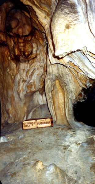 Datei:Nixhöhle Madonna.jpg