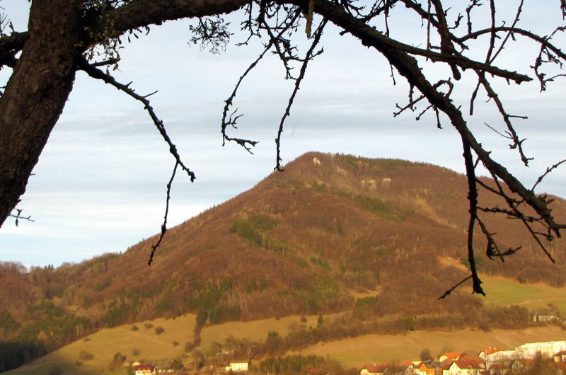 Datei:Gaisbühel Spätwinter.jpg