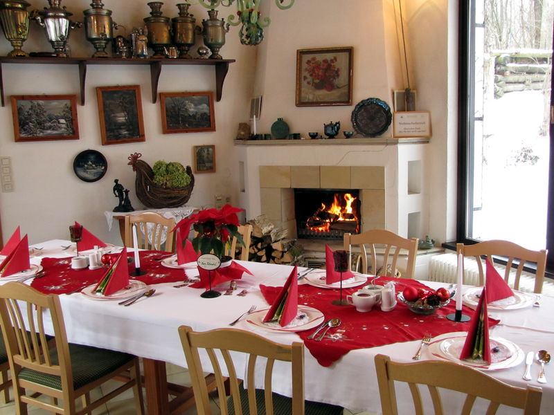 Datei:SH Hängemattenzimmer gedeckt.JPG