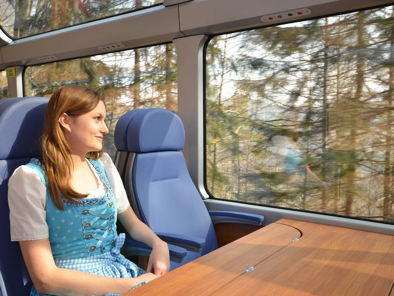 Datei:MZB-Panoramawagen Mädchen.jpg