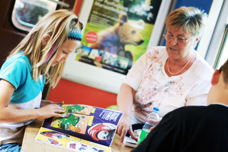Datei:Kinder Mariazellerbahn WF.jpg