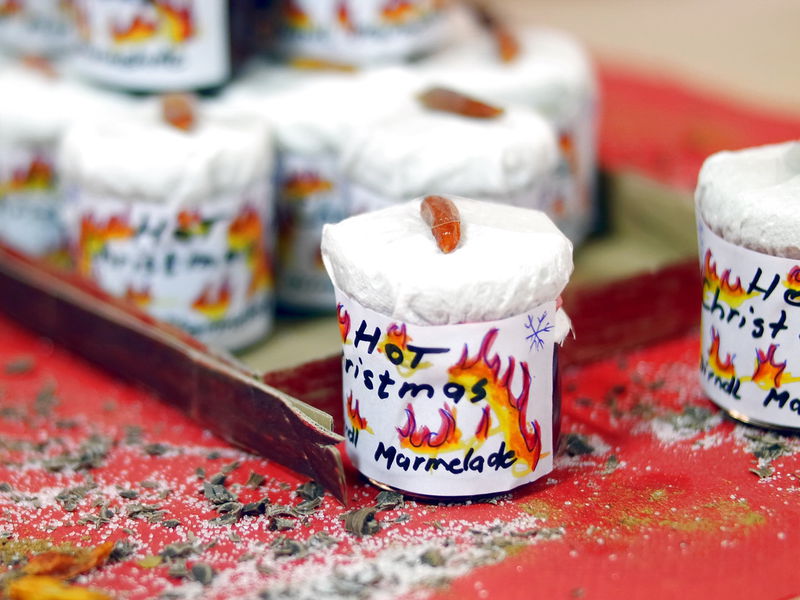 Datei:MChall Teampräsen Marmelade.jpg