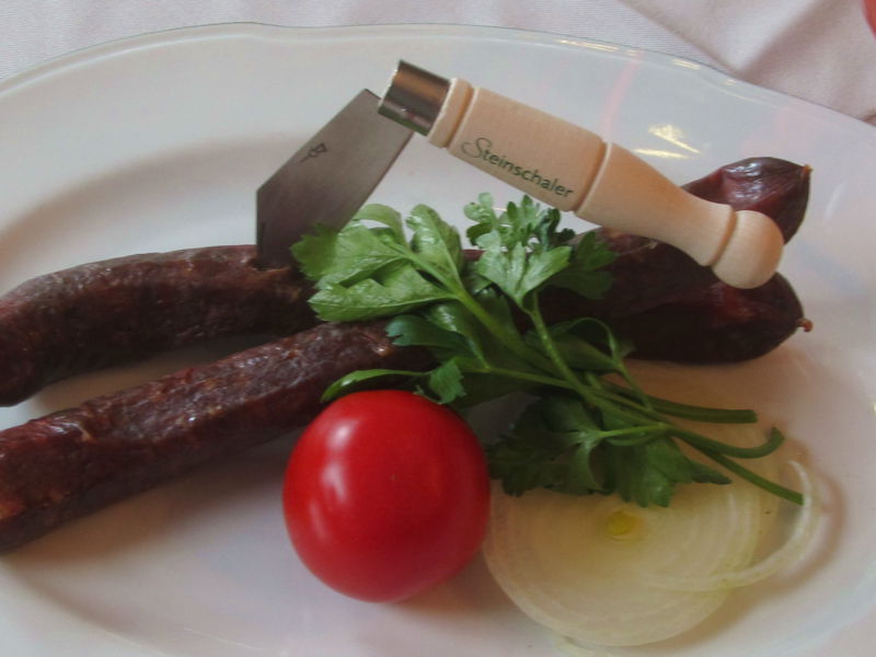 Datei:SKHirschwürstel Feitl).jpg