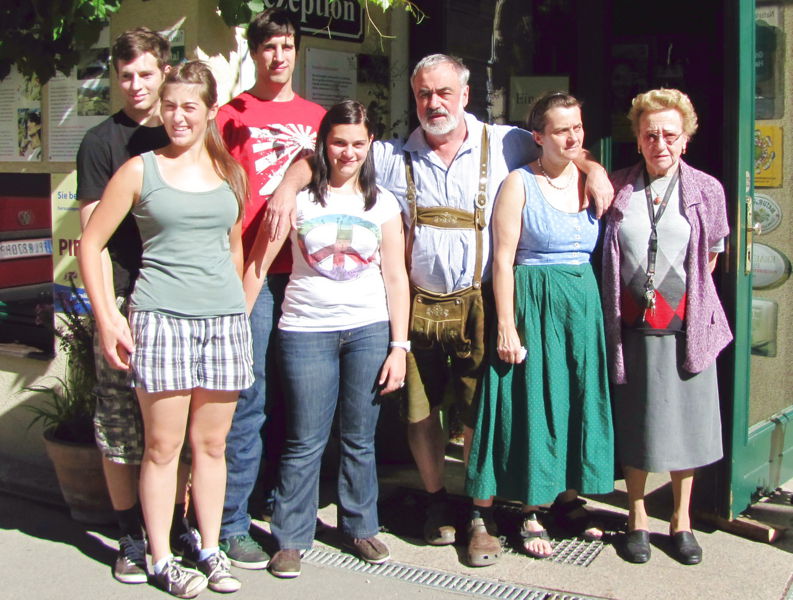 Datei:Cecilia Abreise Spanien 2011.jpg