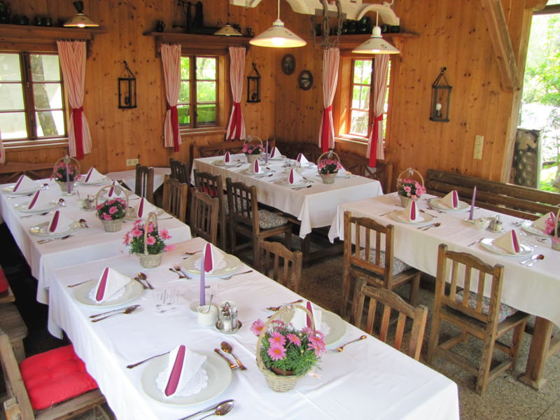 Datei:SH-Pfluaghittn gedeckt2.jpg