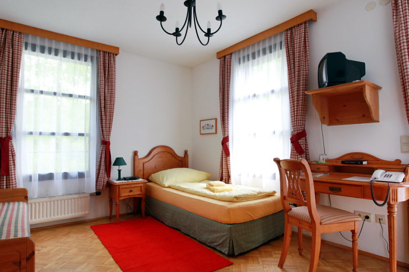 Datei:SH-Zimmer 4.jpg