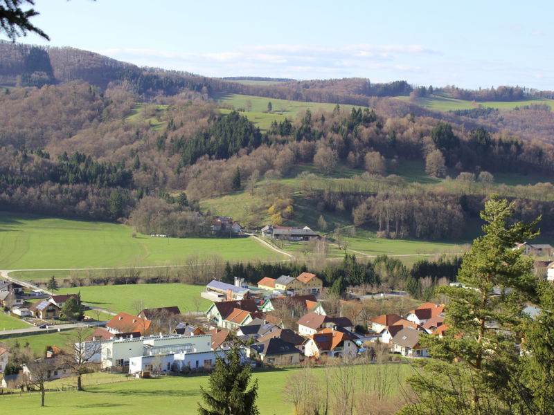 Datei:Blick Teil von Warth-Hofberg.jpg
