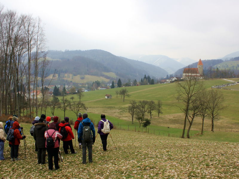 Datei:DBlütenwanderung Blick Kbg Kirche.jpg