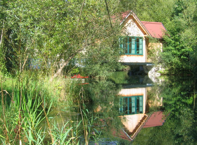 Datei:SH Teichbrücke Durchblick.jpg