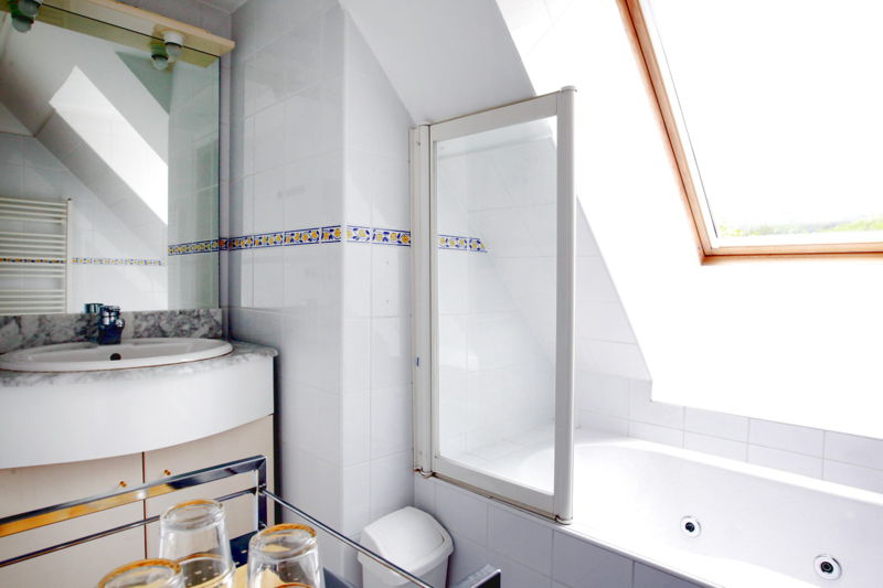 Datei:SH-Bad Zimmer 311.jpg