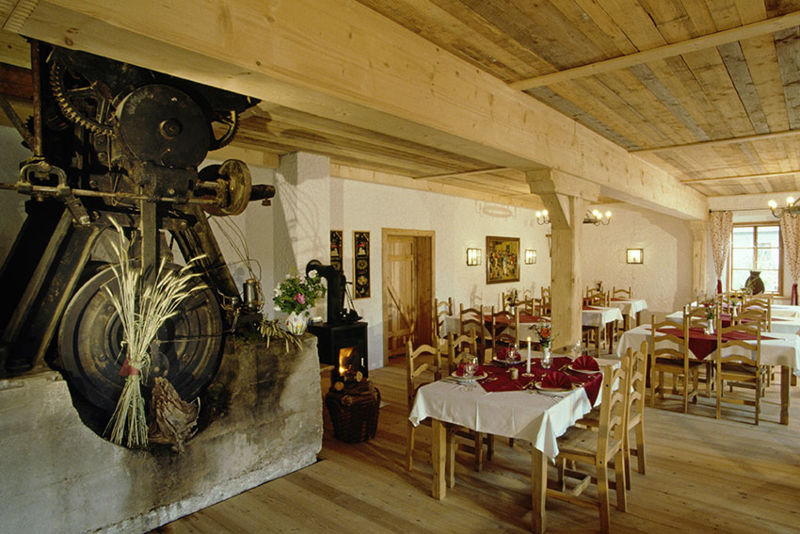 Datei:SD Dorfwirtshaus Gatteraum.jpg